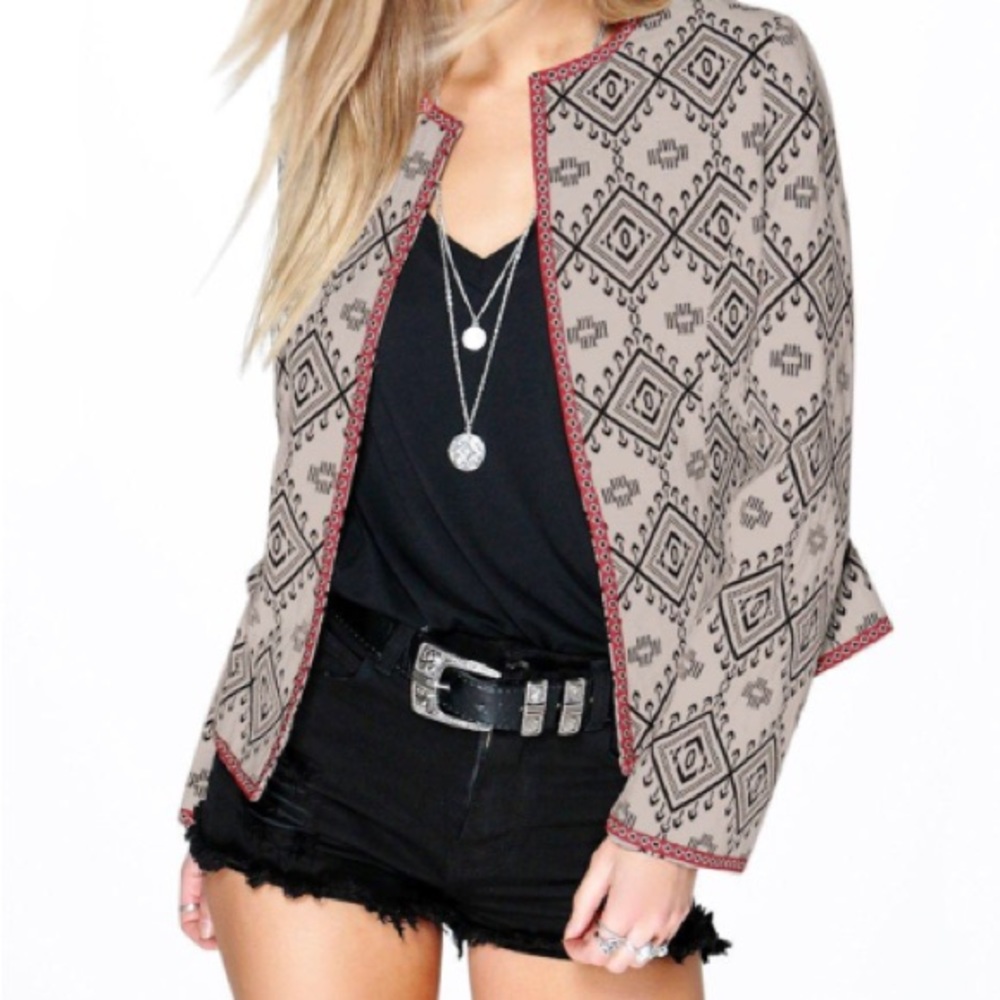 NEW Boohoo Black & White Aztec-Print Open Front Jacket Blazer with Red Trim